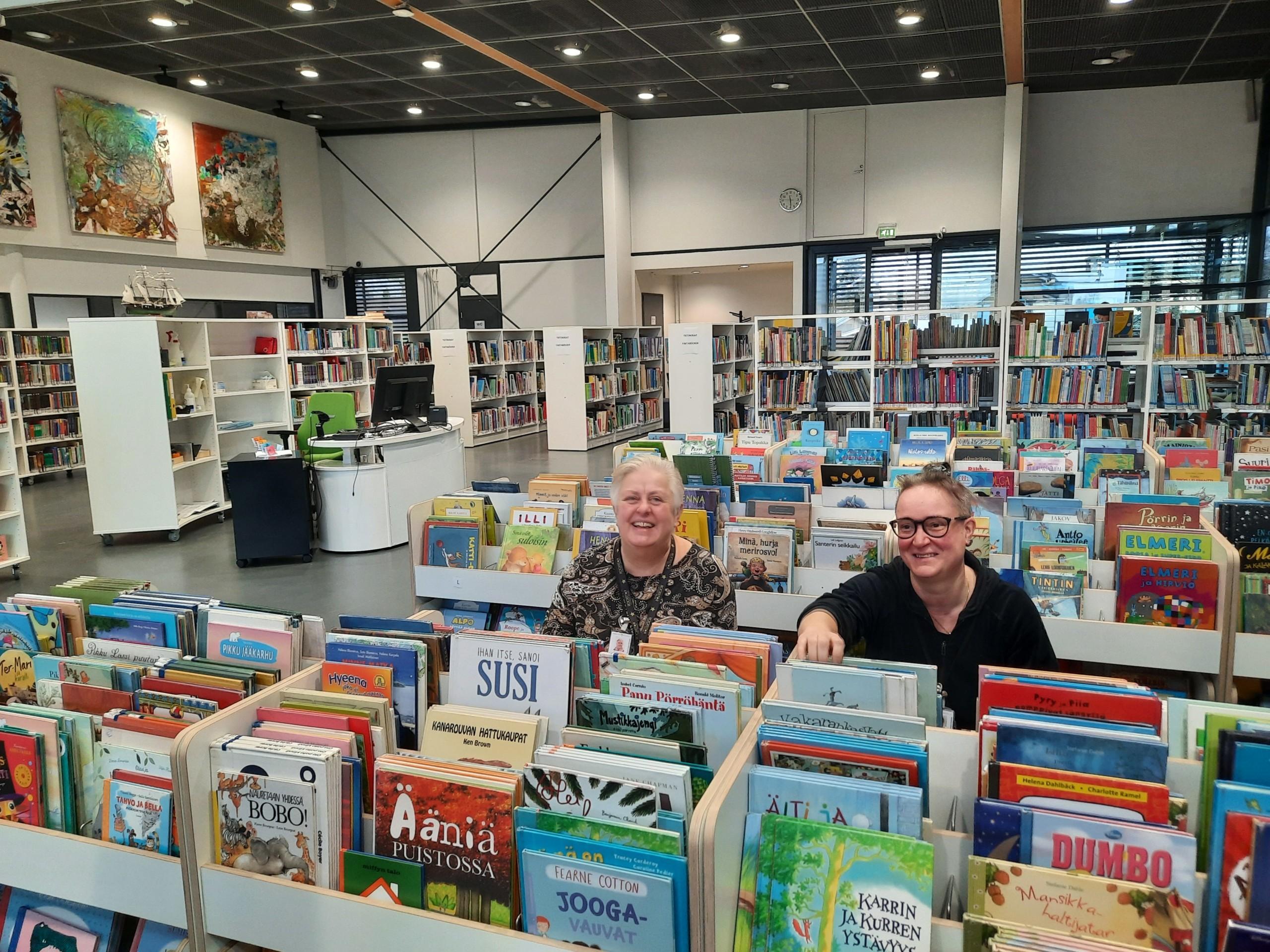 Personal på det nya barnbiblioteket.