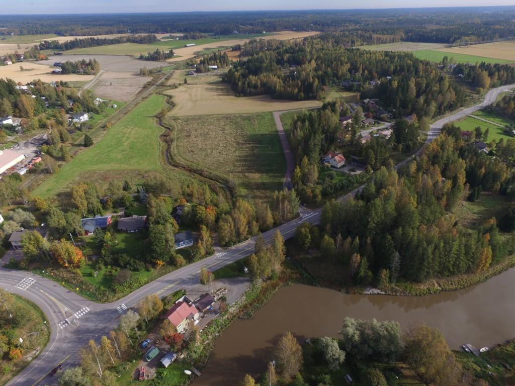 Landsbygdslandskap, åkerkant vid Carlandersvägen.