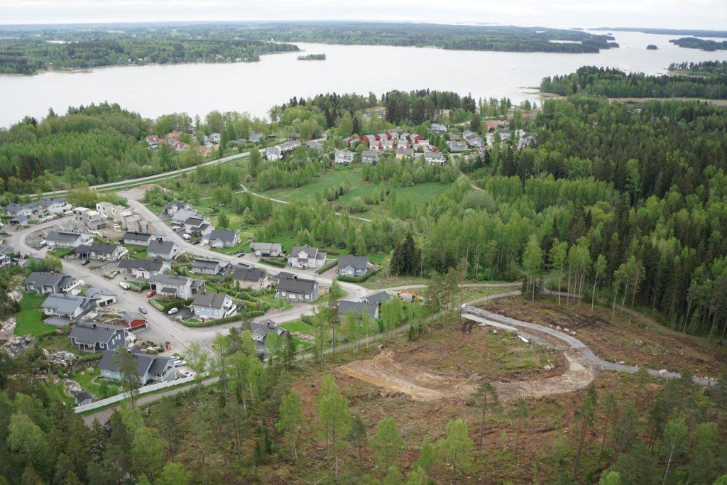 Ilmakuva rakenteilla olevasta Haikkoonlammen pientaloalueesta.