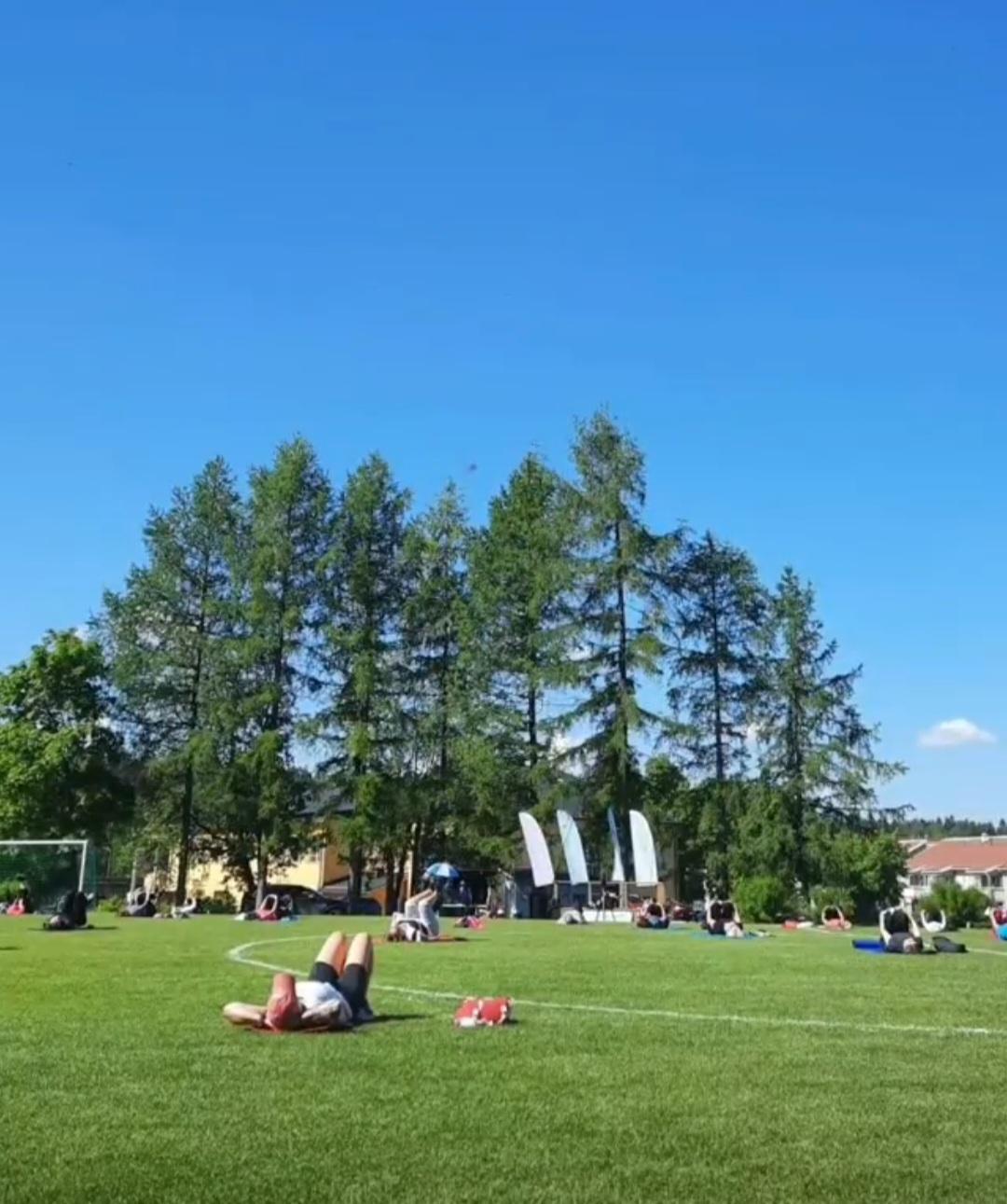 Puistojumpassa balance-tunti.