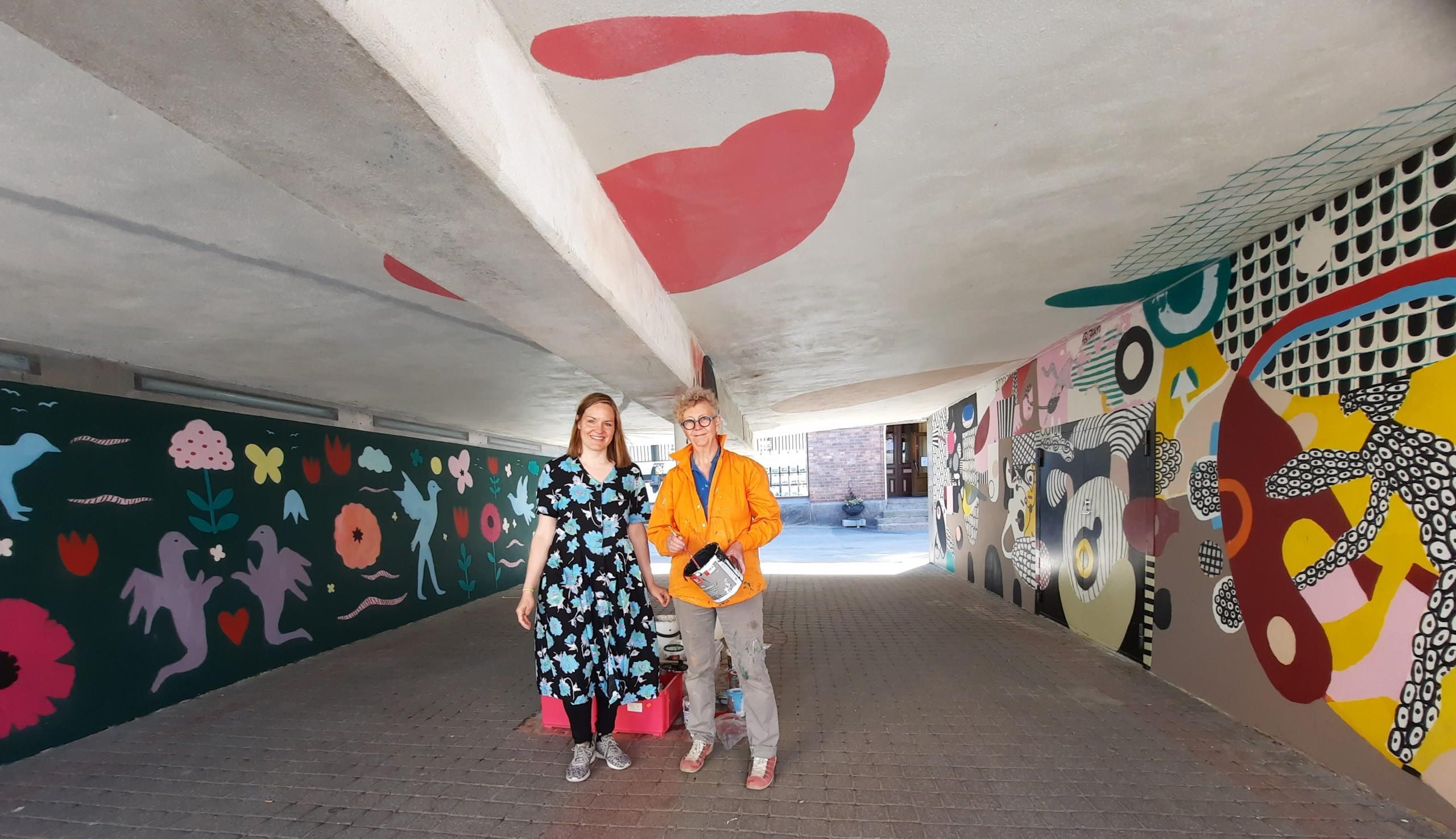 Galleria Katu ja kaksi taiteilijaa. Galleria Gata och två konstnärer.