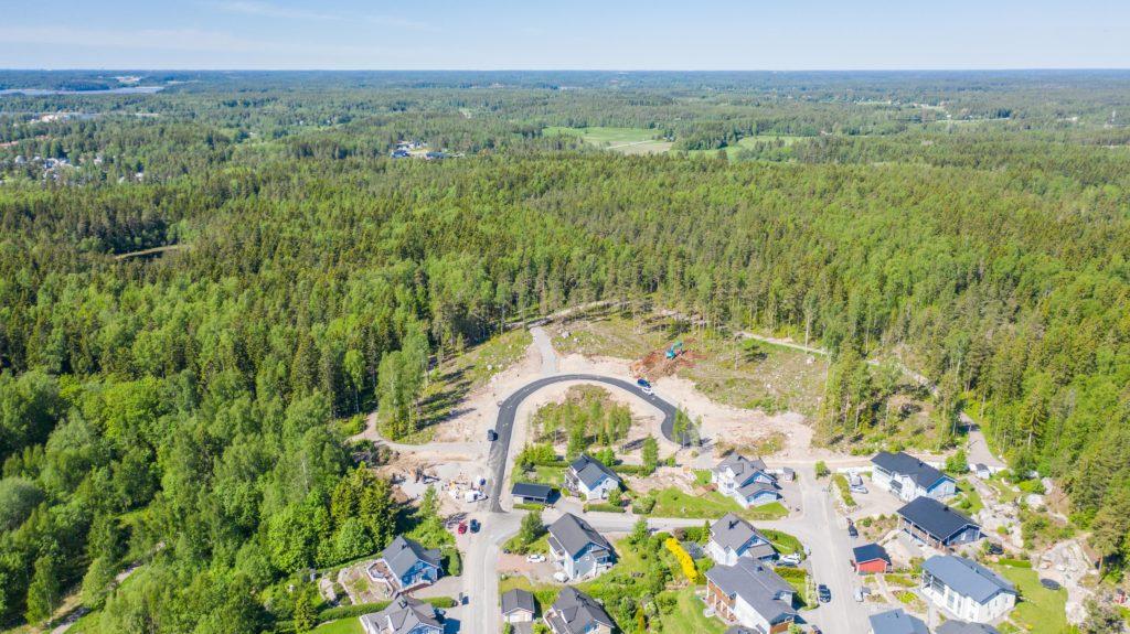 Haikoträskets bostadsområde under uppbyggande med omgivande landskap, flygfoto.