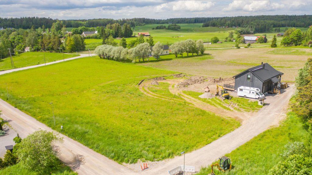 Savimäkivägens tomter med omgivande landskap, flygfoto.