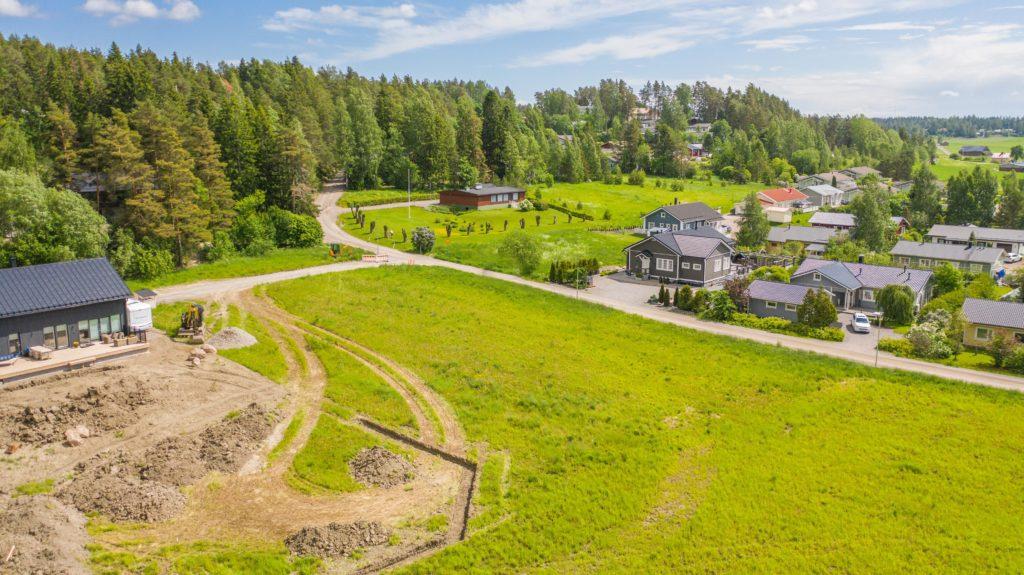 Savimäkivägens tomter med omgivande landskap, flygfoto.