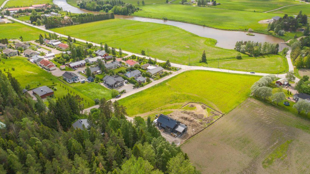 Savimäkivägens tomter med omgivande landskap, flygfoto.