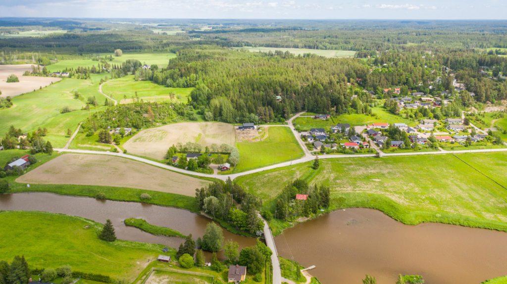 Savimäkivägens tomter med omgivande landskap, flygfoto.