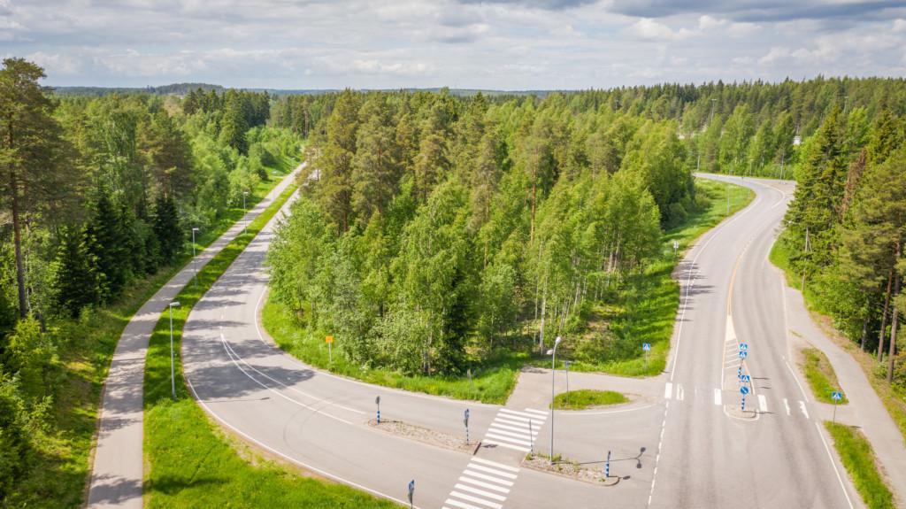 Hjortronstigens tomt med omgivande landskap, flygfoto.