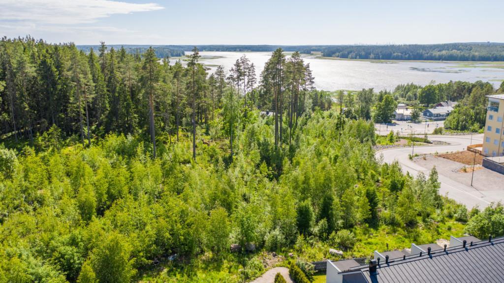 Uljasvägen 3 med omgivande landskap, flygfoto.