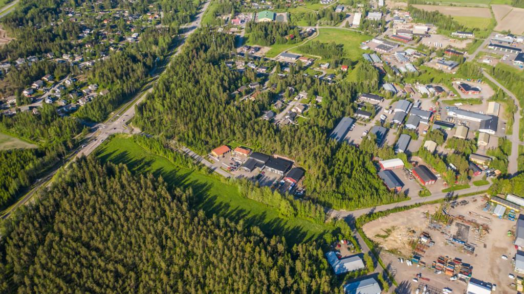 Småindustrivägens tomter med omgivande landskap, flygfoto.