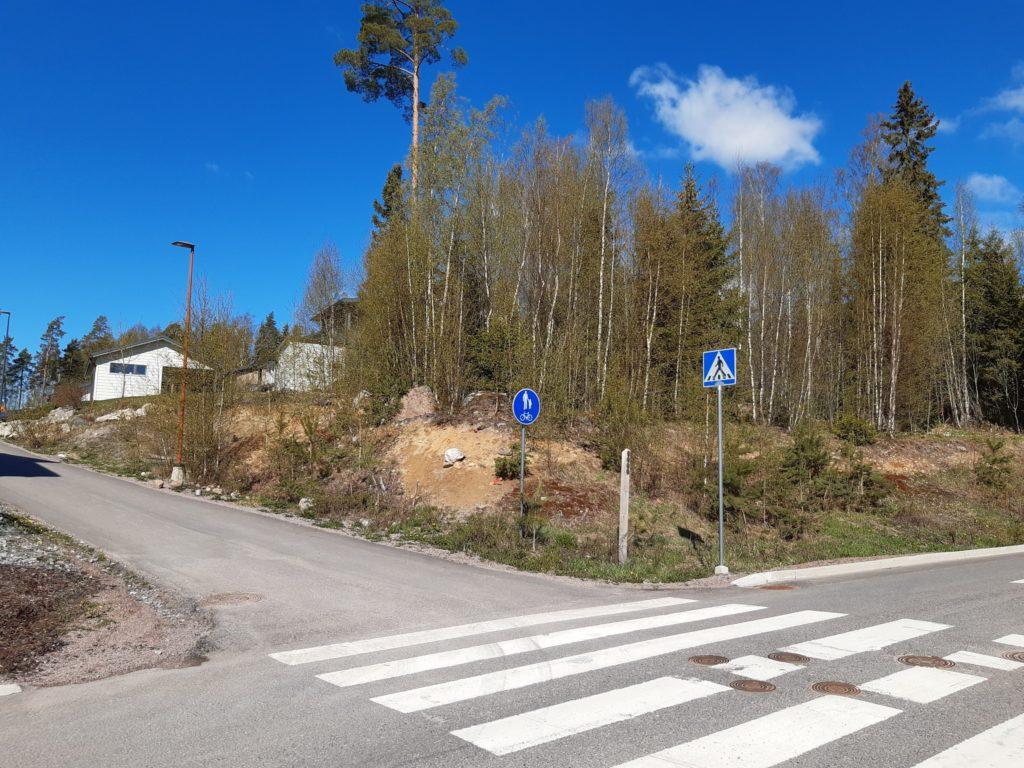 Foto, Tarkamnsvägen 22 med omgivande landskap.