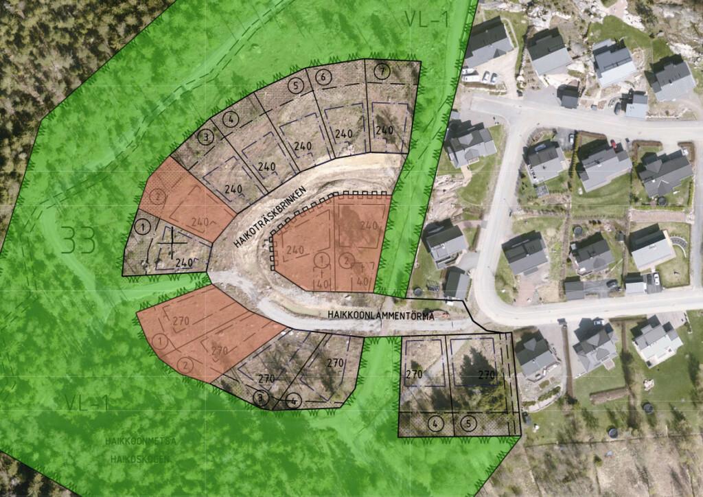 Haikkoonlammelta syksyllä 2023 tarjousten perusteella myytävät tontit ilmakuvan päälle väritettyinä.