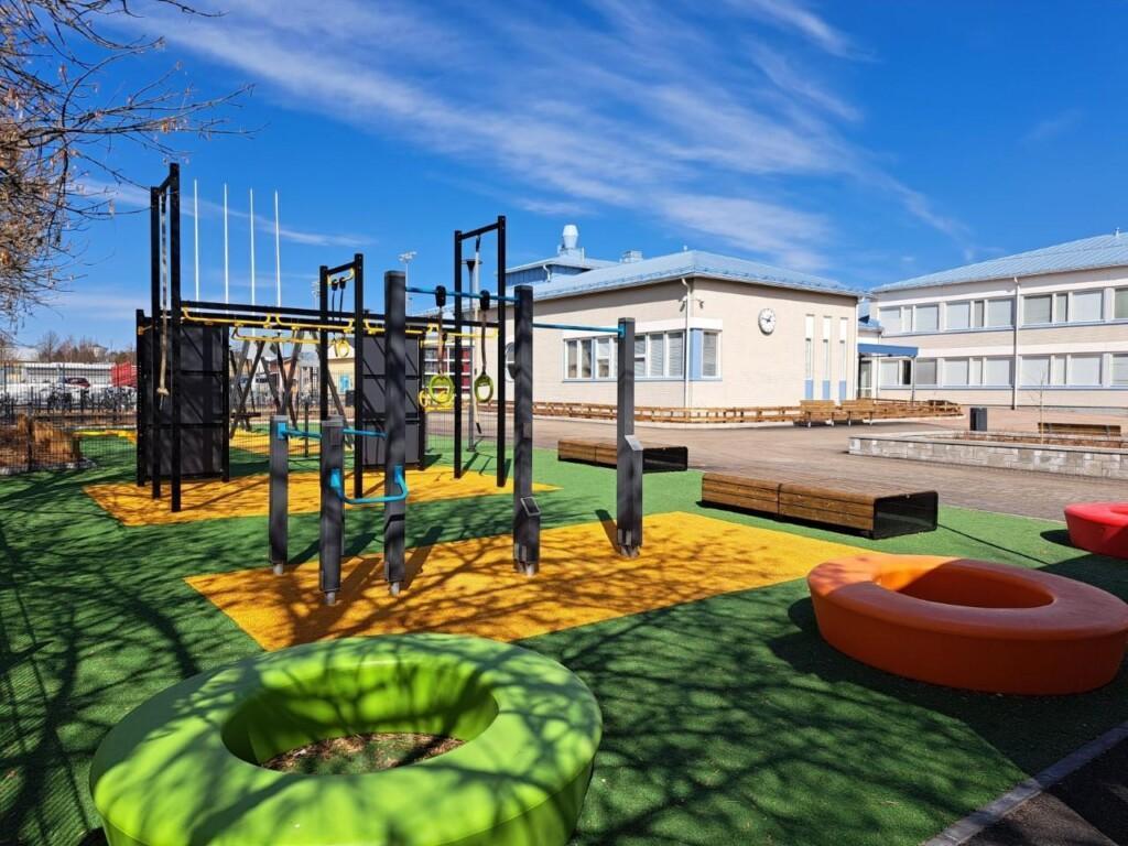 Linnajoen koulu schoolyard.