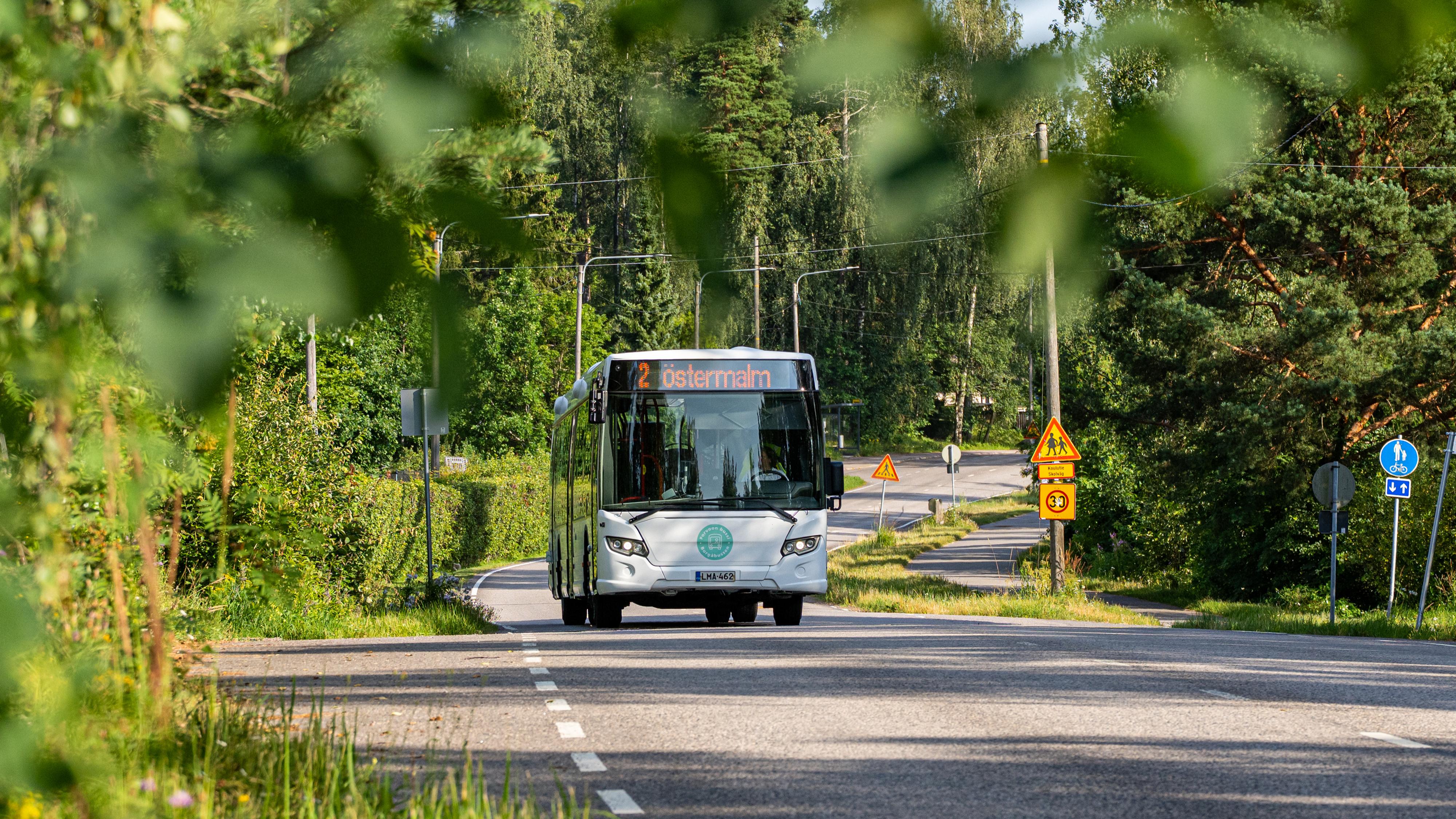 Borgåbussens linje 2 i trafiken.