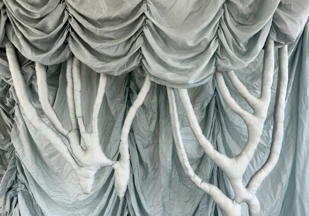 Textil skulptur av Corinna Helenelund