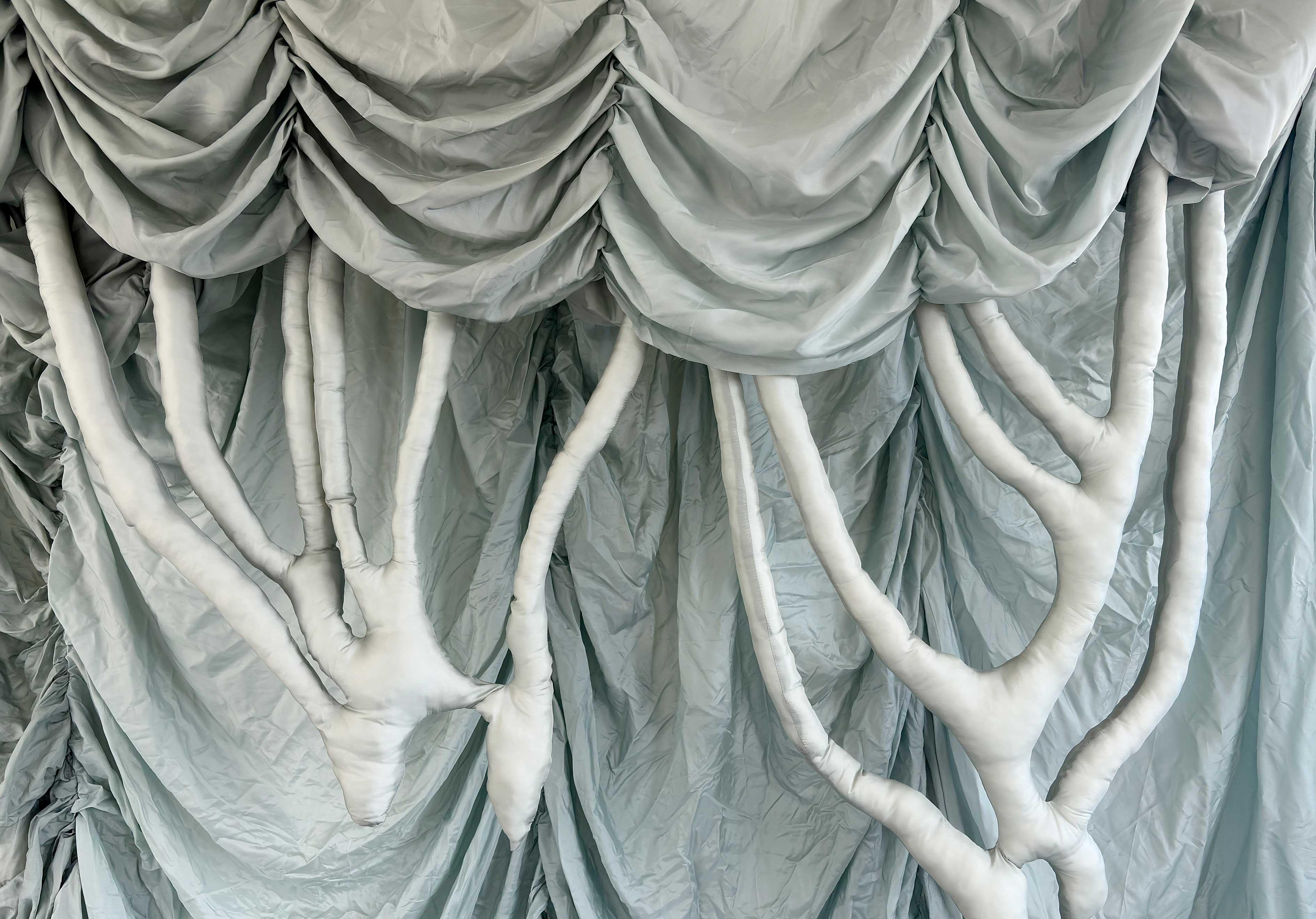 Textil skulptur av Corinna Helenelund