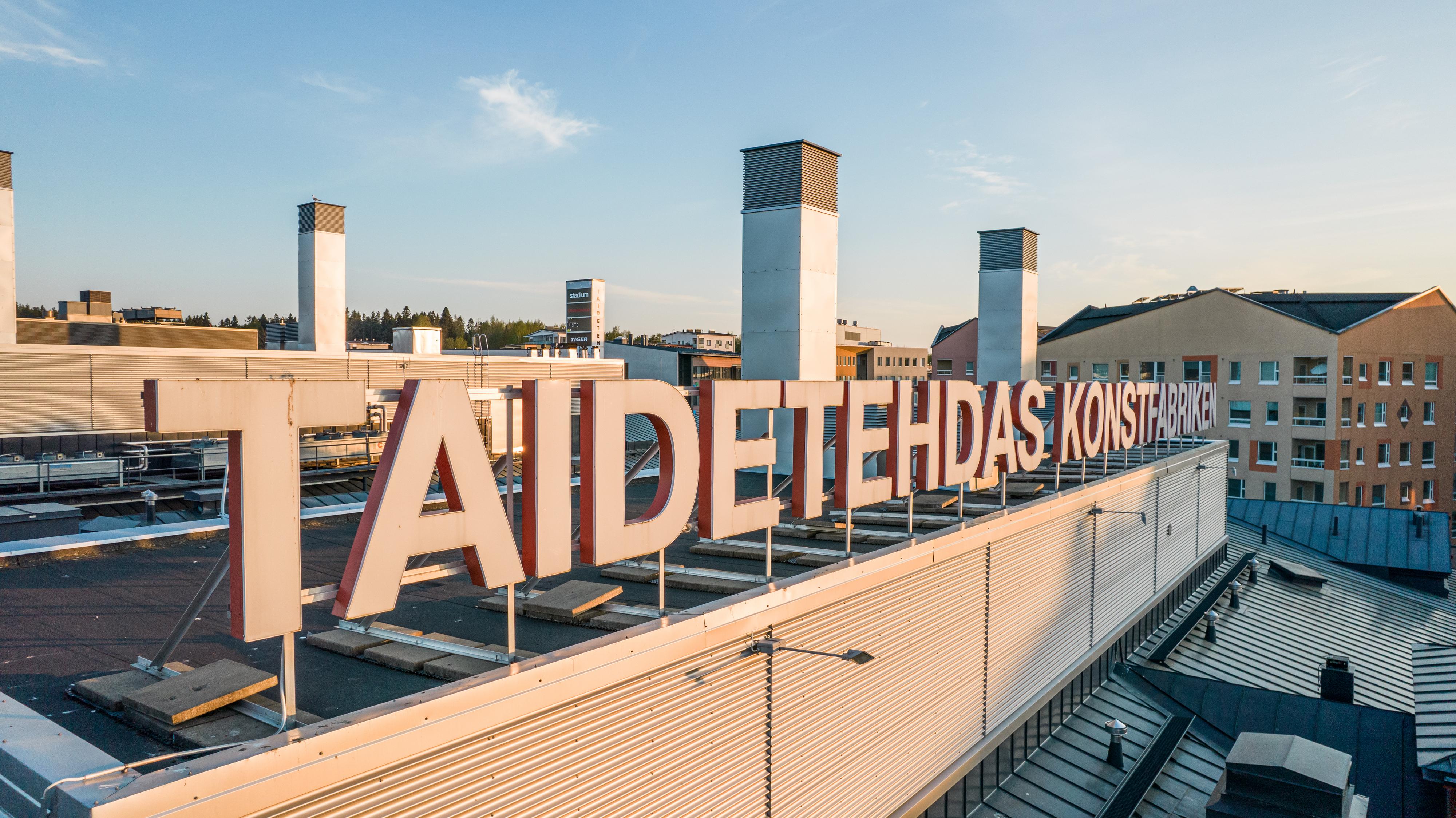 Taidetehtaan kirjaimet