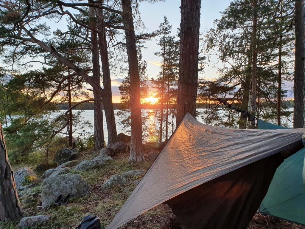 Riippumatto auringonlaskussa yksityisellä saarella