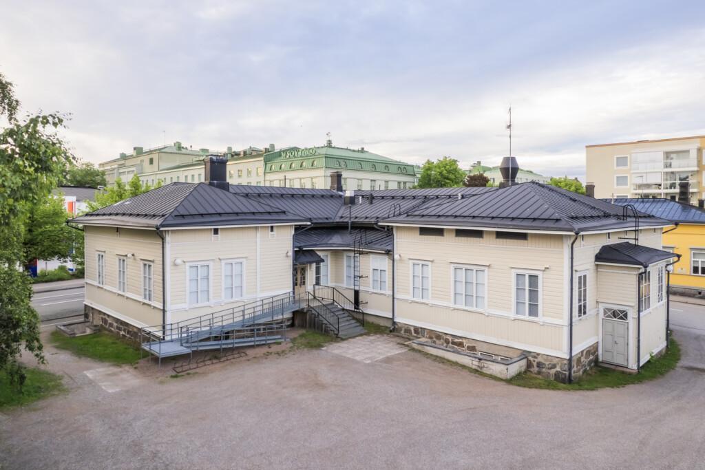 Puurakennus Porvoon keskustassa.