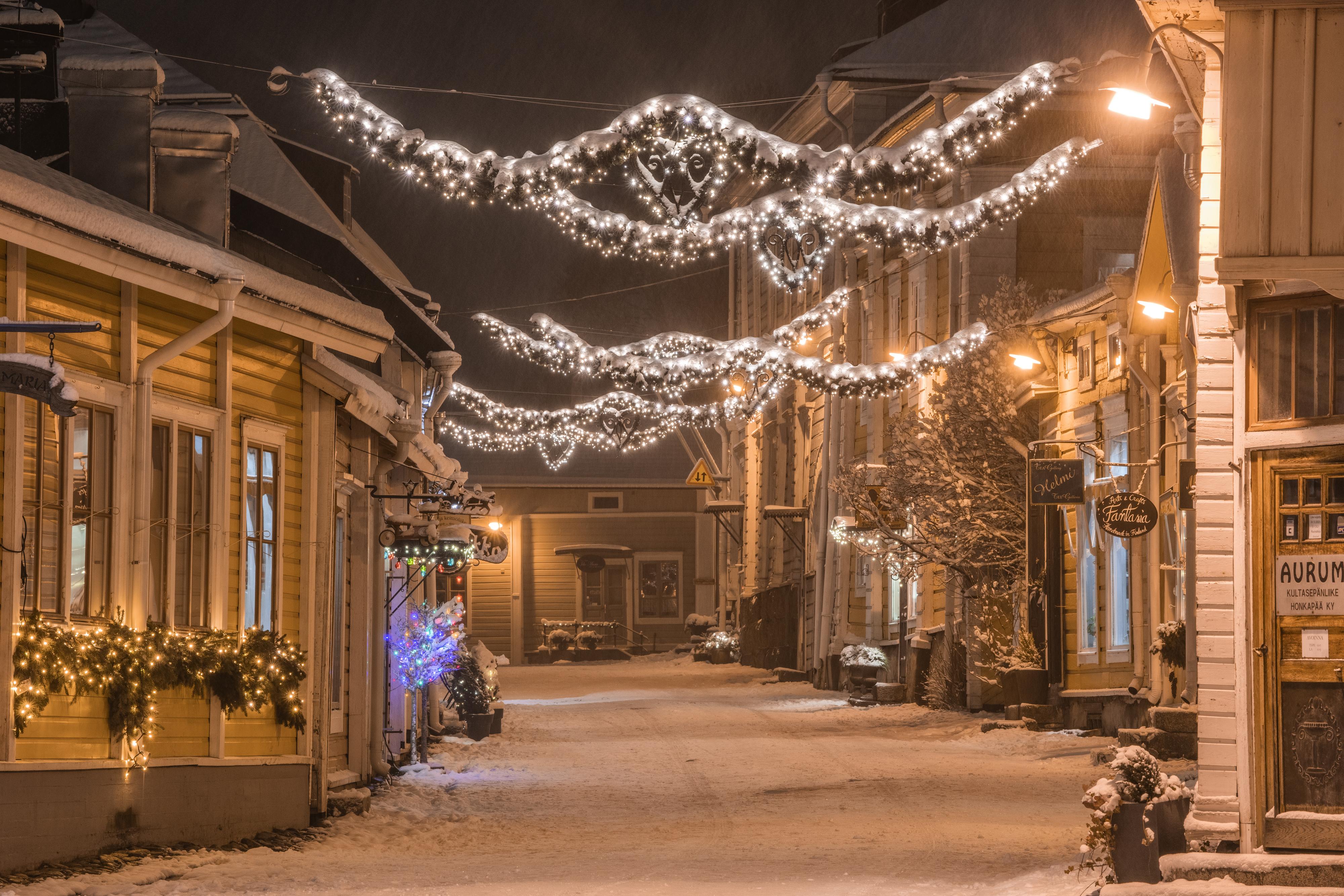 Julpyntade gator i Gamla Borgå