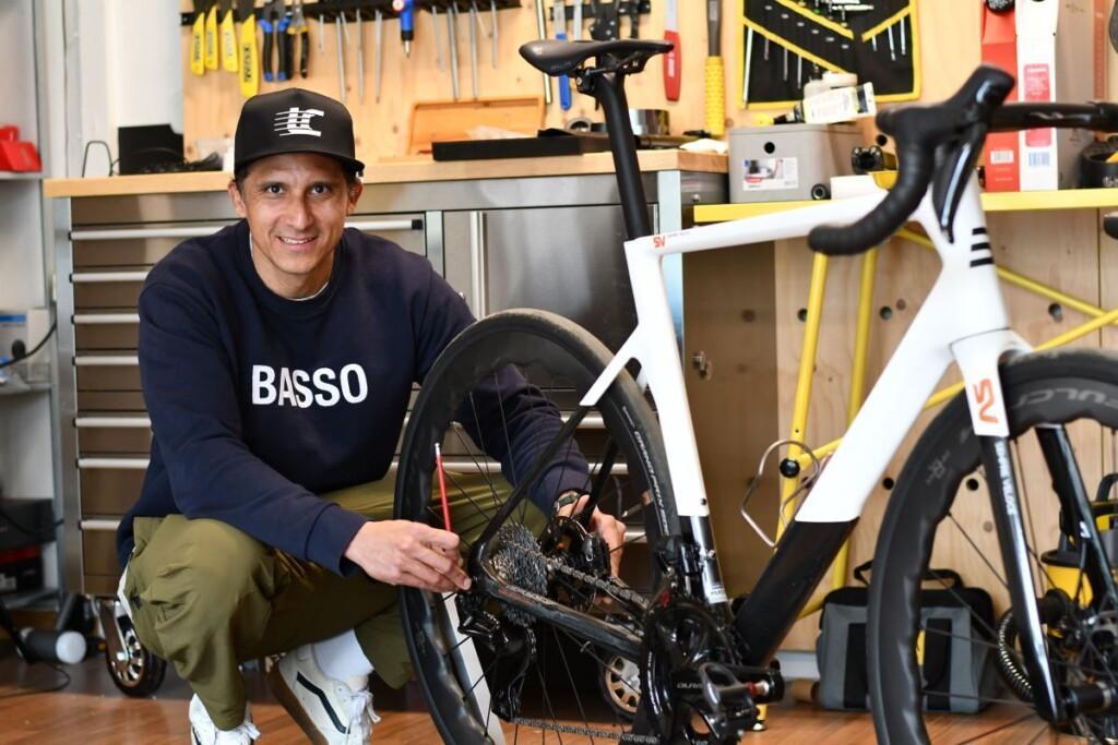 Sergio Bolivar, pyöräilyharrastaja ja pyöräkauppias Porvoosta. 
